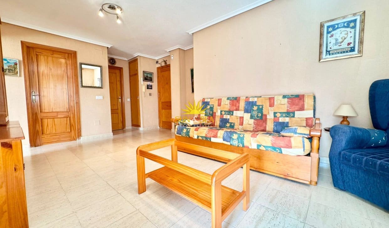 2 soveværelse Penthouse til leje i Torrevieja med garage - € 800 (Ref: 9960981)