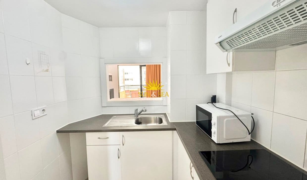 1 bedroom Apartment for rent in Benidorm with pool - € 1,000 (Ref: 9961189)
