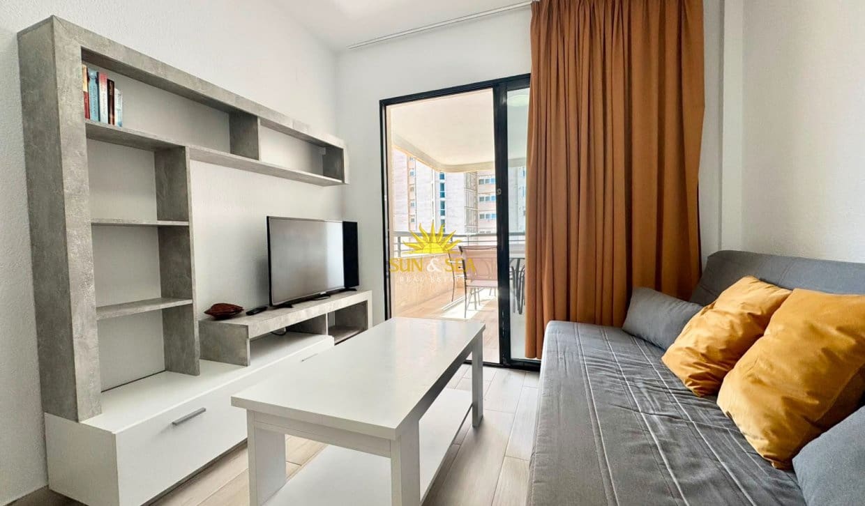 1 bedroom Apartment for rent in Benidorm with pool - € 1,000 (Ref: 9961189)