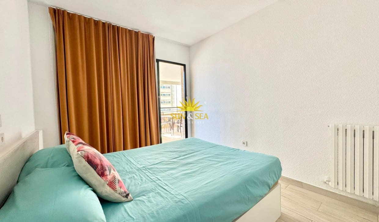 1 bedroom Apartment for rent in Benidorm with pool - € 1,000 (Ref: 9961189)