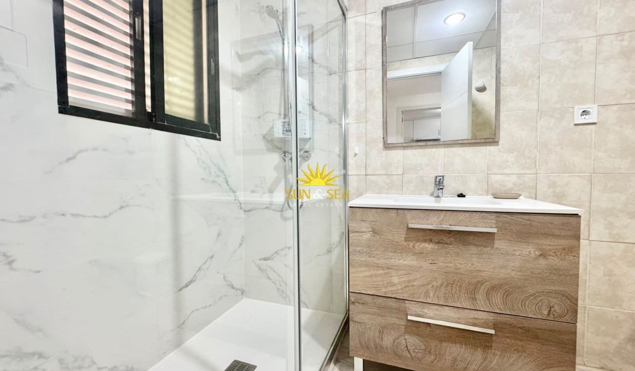 1 bedroom Apartment for rent in Benidorm with pool - € 1,000 (Ref: 9961189)
