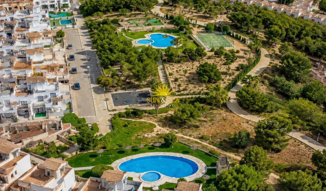 6 camera da letto Casa in vendita in Orihuela Costa con piscina garage - 280.000 € (Rif: 9961527)