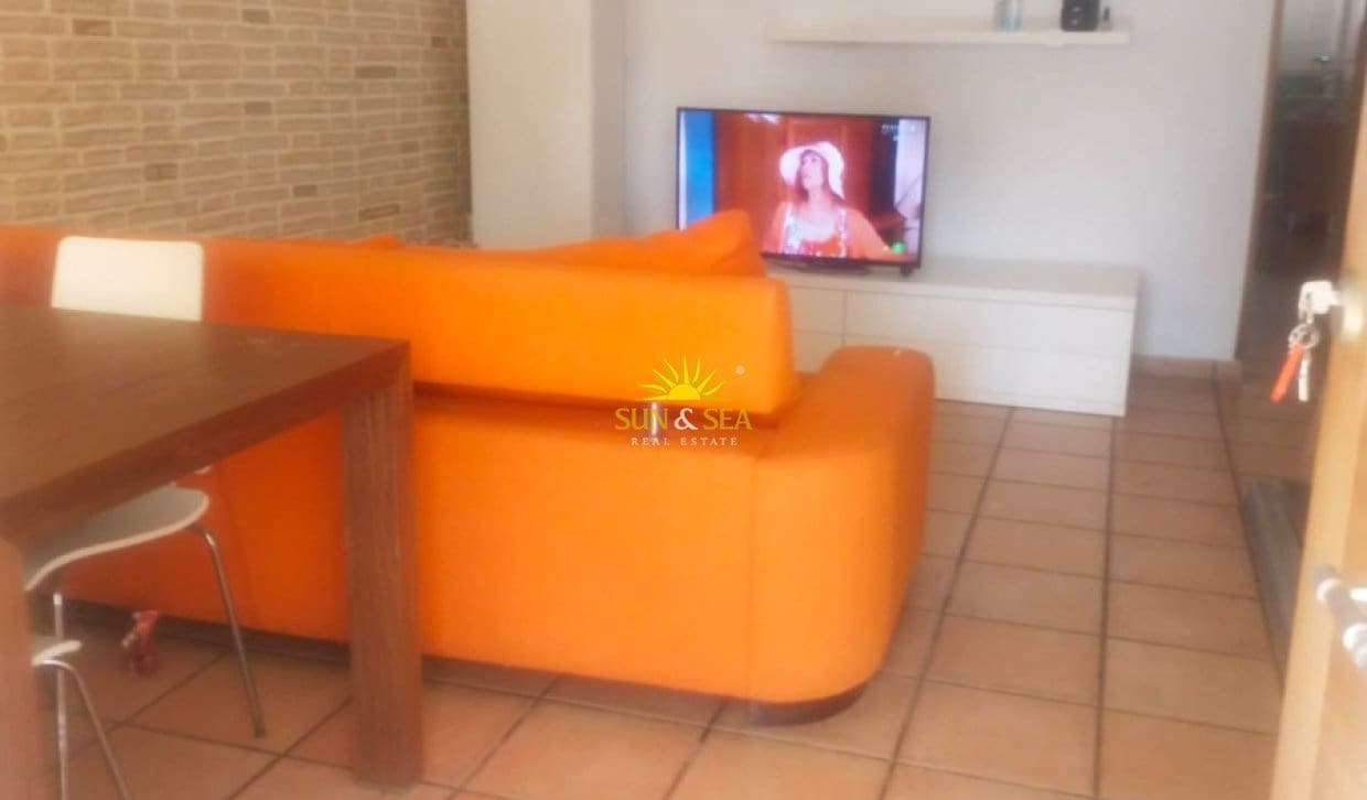 3 bedroom Semi-detached Villa for rent in Los Alcazares with garage - € 900 (Ref: 9961714)