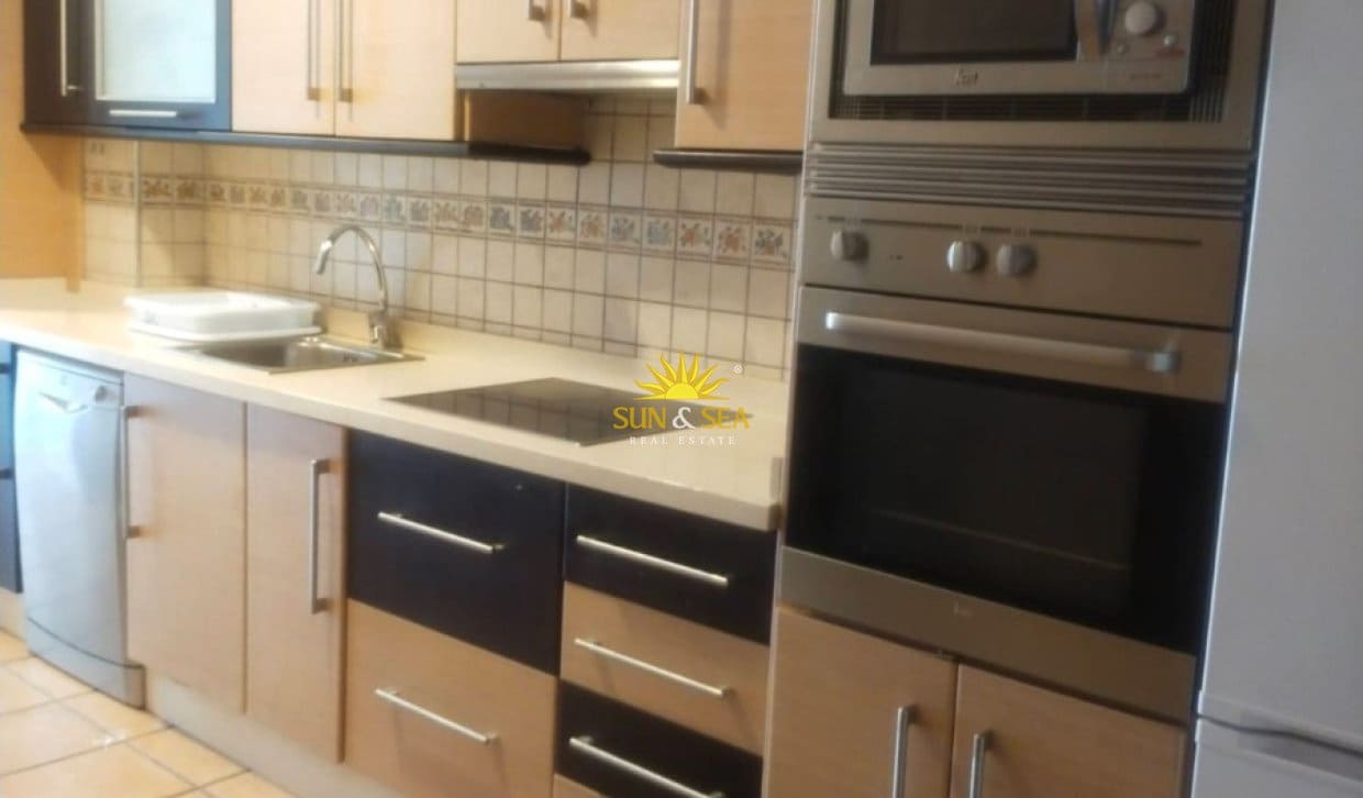 3 bedroom Semi-detached Villa for rent in Los Alcazares with garage - € 900 (Ref: 9961714)