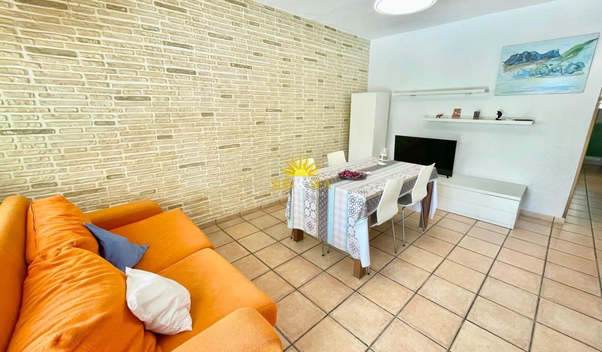 3 slaapkamer Halfvrijstaande villa te huur in Los Alcazares met garage - € 900 (Ref: 9961714)