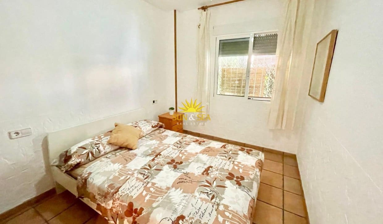 3 slaapkamer Halfvrijstaande villa te huur in Los Alcazares met garage - € 900 (Ref: 9961714)