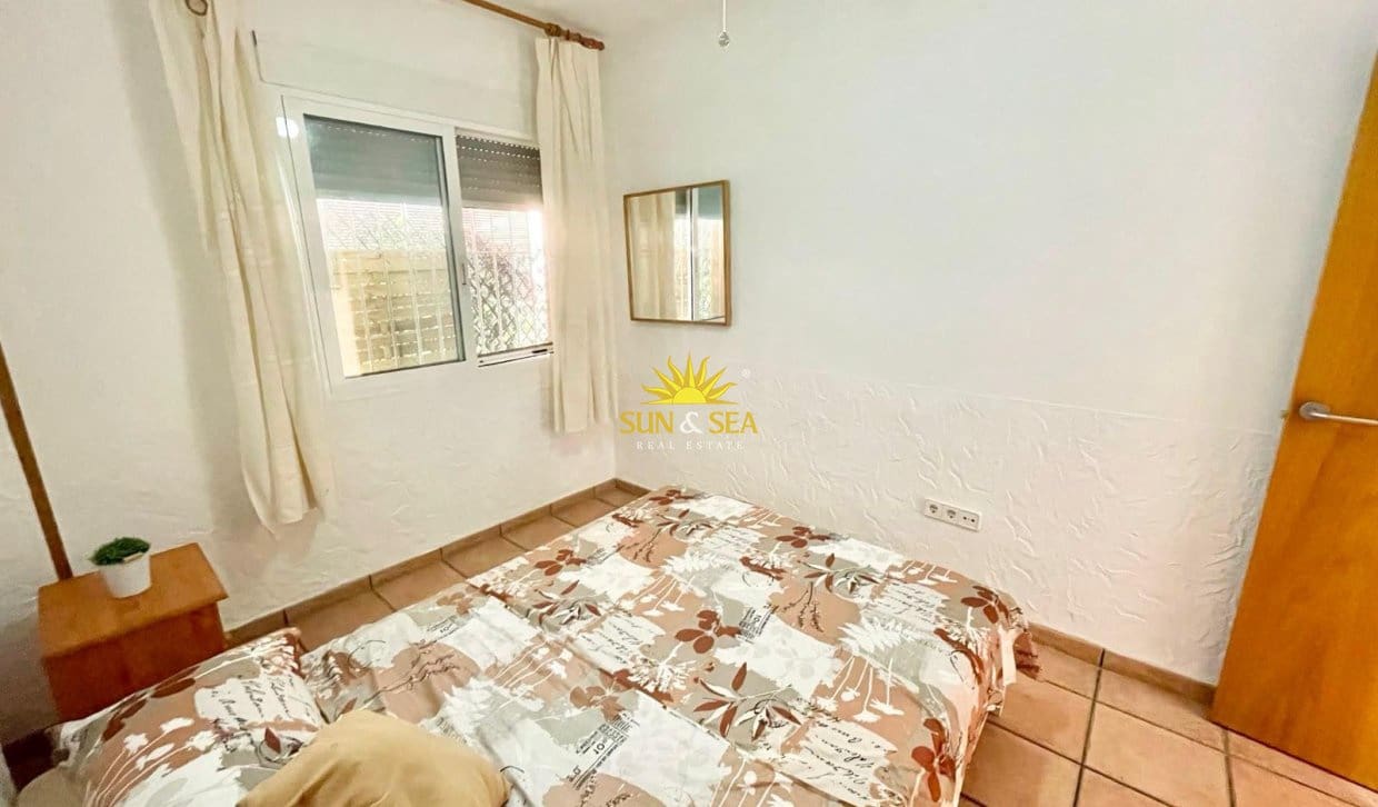 3 slaapkamer Halfvrijstaande villa te huur in Los Alcazares met garage - € 900 (Ref: 9961714)