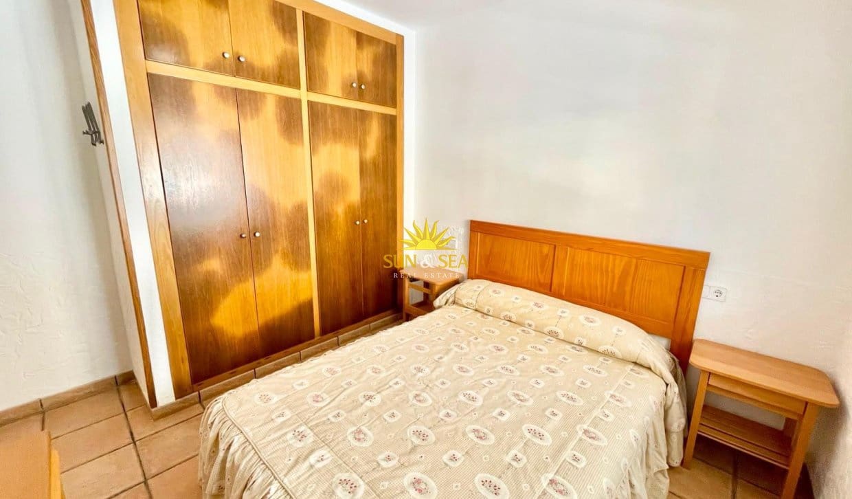 3 slaapkamer Halfvrijstaande villa te huur in Los Alcazares met garage - € 900 (Ref: 9961714)