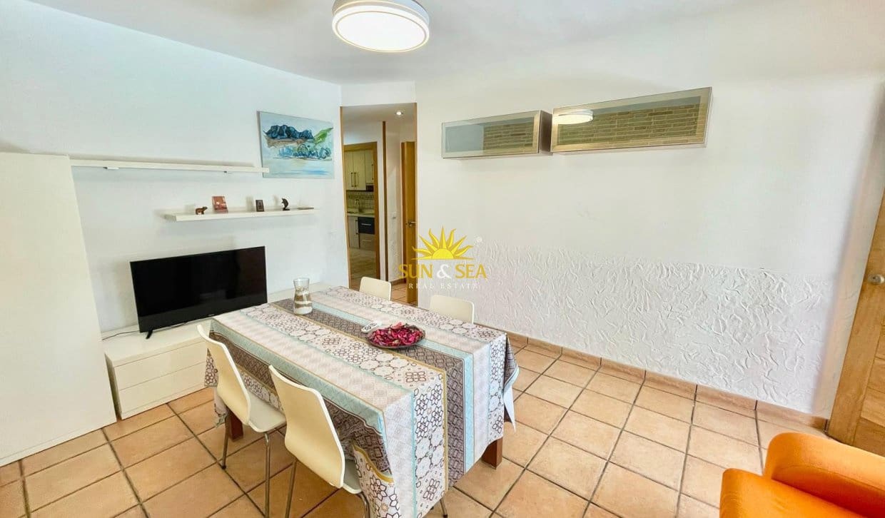 3 slaapkamer Halfvrijstaande villa te huur in Los Alcazares met garage - € 900 (Ref: 9961714)