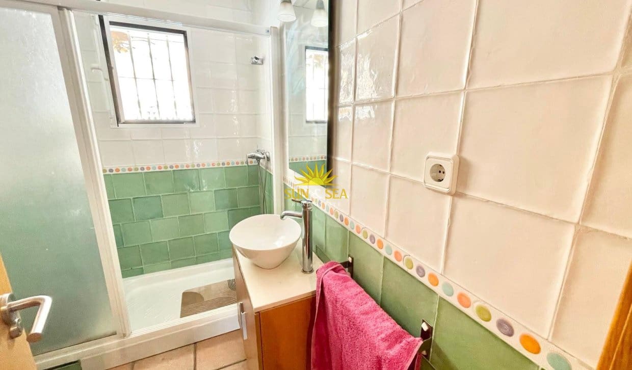 3 slaapkamer Halfvrijstaande villa te huur in Los Alcazares met garage - € 900 (Ref: 9961714)