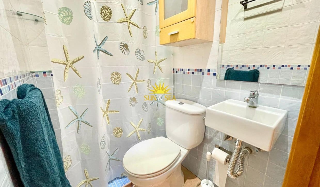 3 slaapkamer Halfvrijstaande villa te huur in Los Alcazares met garage - € 900 (Ref: 9961714)