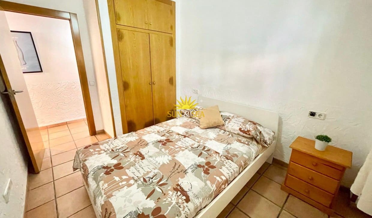 3 slaapkamer Halfvrijstaande villa te huur in Los Alcazares met garage - € 900 (Ref: 9961714)