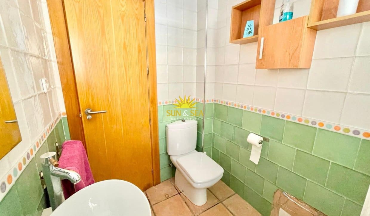 3 slaapkamer Halfvrijstaande villa te huur in Los Alcazares met garage - € 900 (Ref: 9961714)