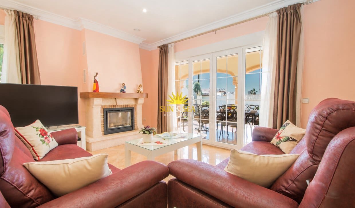 4 soverom Villa til leie i Calpe / Calp med svømmebasseng garasje - € 3 500 (Ref: 9965697)