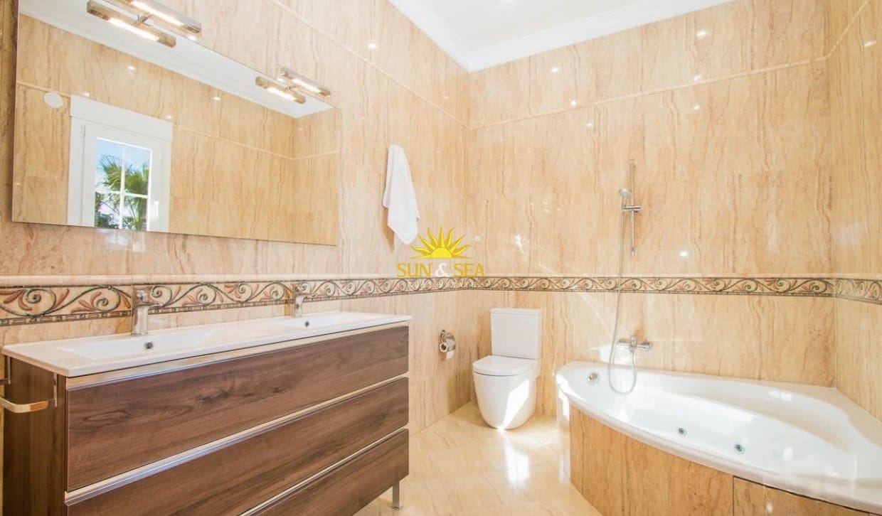 4 soverom Villa til leie i Calpe / Calp med svømmebasseng garasje - € 3 500 (Ref: 9965697)