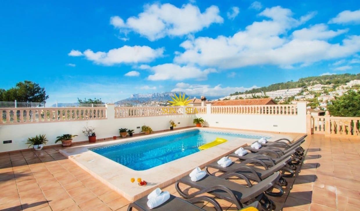 4 soverom Villa til leie i Calpe / Calp med svømmebasseng garasje - € 3 500 (Ref: 9965697)
