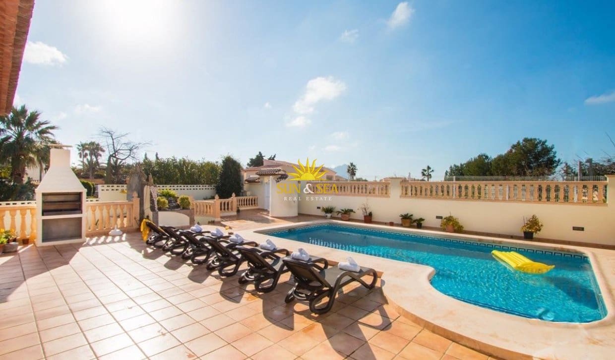 4 soverom Villa til leie i Calpe / Calp med svømmebasseng garasje - € 3 500 (Ref: 9965697)