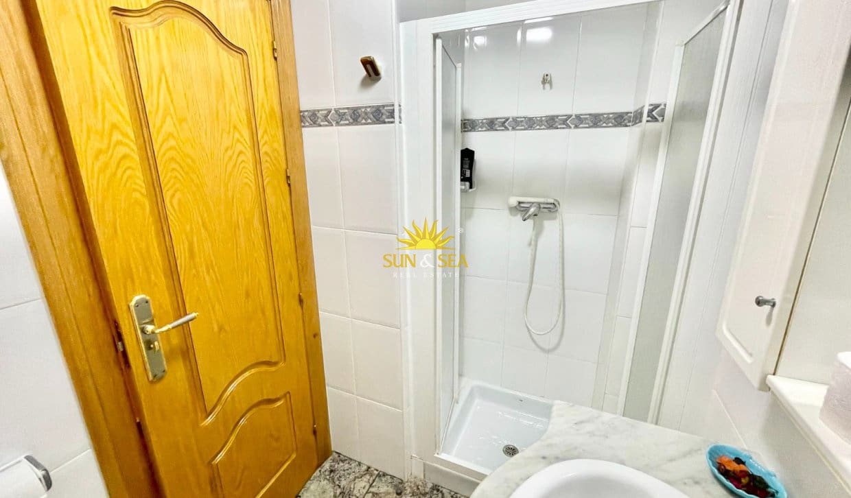 Villa/Maison de 4 chambres à louer à Los Alcazares avec garage - 2 200 € (Ref: 9965897)