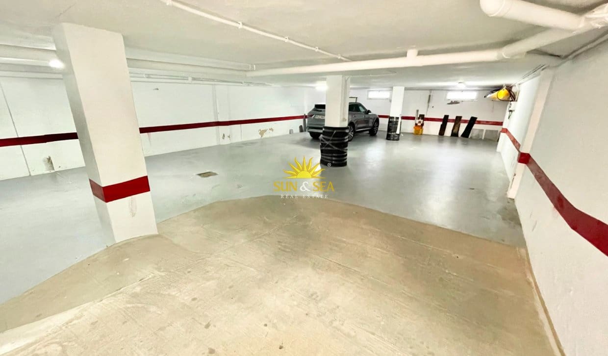Villa/Maison de 4 chambres à louer à Los Alcazares avec garage - 2 200 € (Ref: 9965897)
