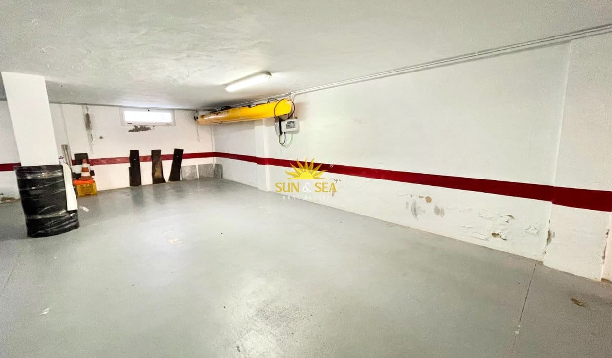 Villa/Maison de 4 chambres à louer à Los Alcazares avec garage - 2 200 € (Ref: 9965897)