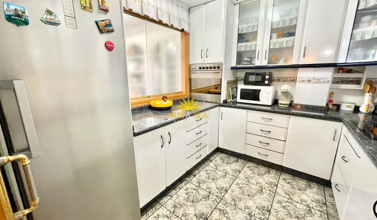 Villa/Maison de 4 chambres à louer à Los Alcazares avec garage - 2 200 € (Ref: 9965897)