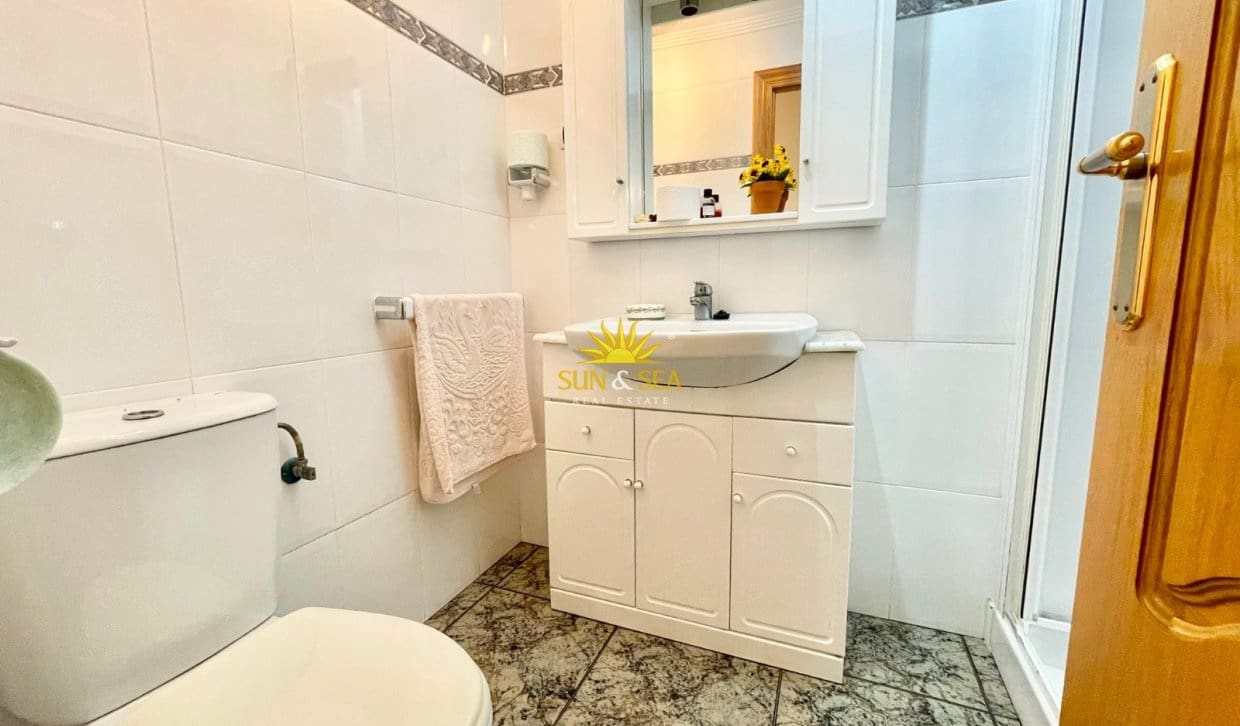 Villa/Maison de 4 chambres à louer à Los Alcazares avec garage - 2 200 € (Ref: 9965897)