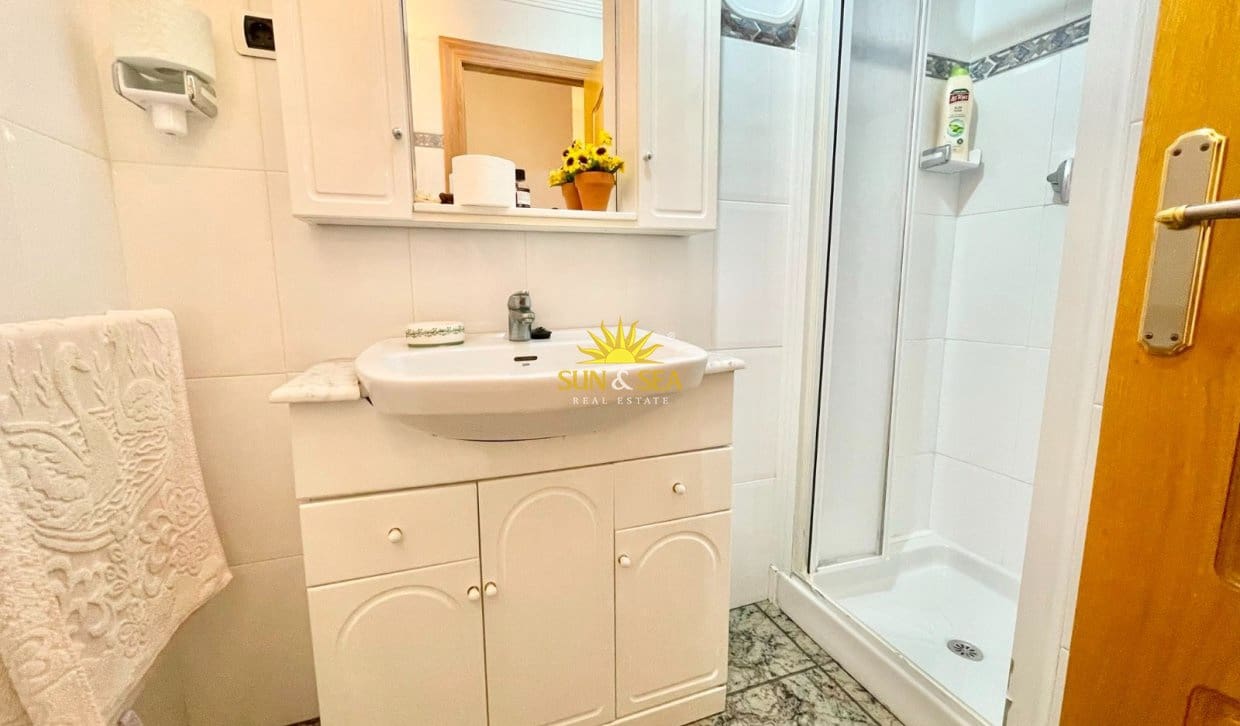 Villa/Maison de 4 chambres à louer à Los Alcazares avec garage - 2 200 € (Ref: 9965897)