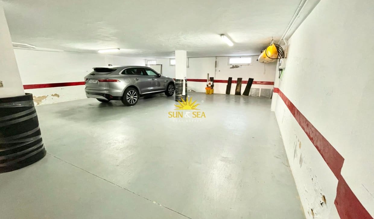 Villa/Maison de 4 chambres à louer à Los Alcazares avec garage - 2 200 € (Ref: 9965897)