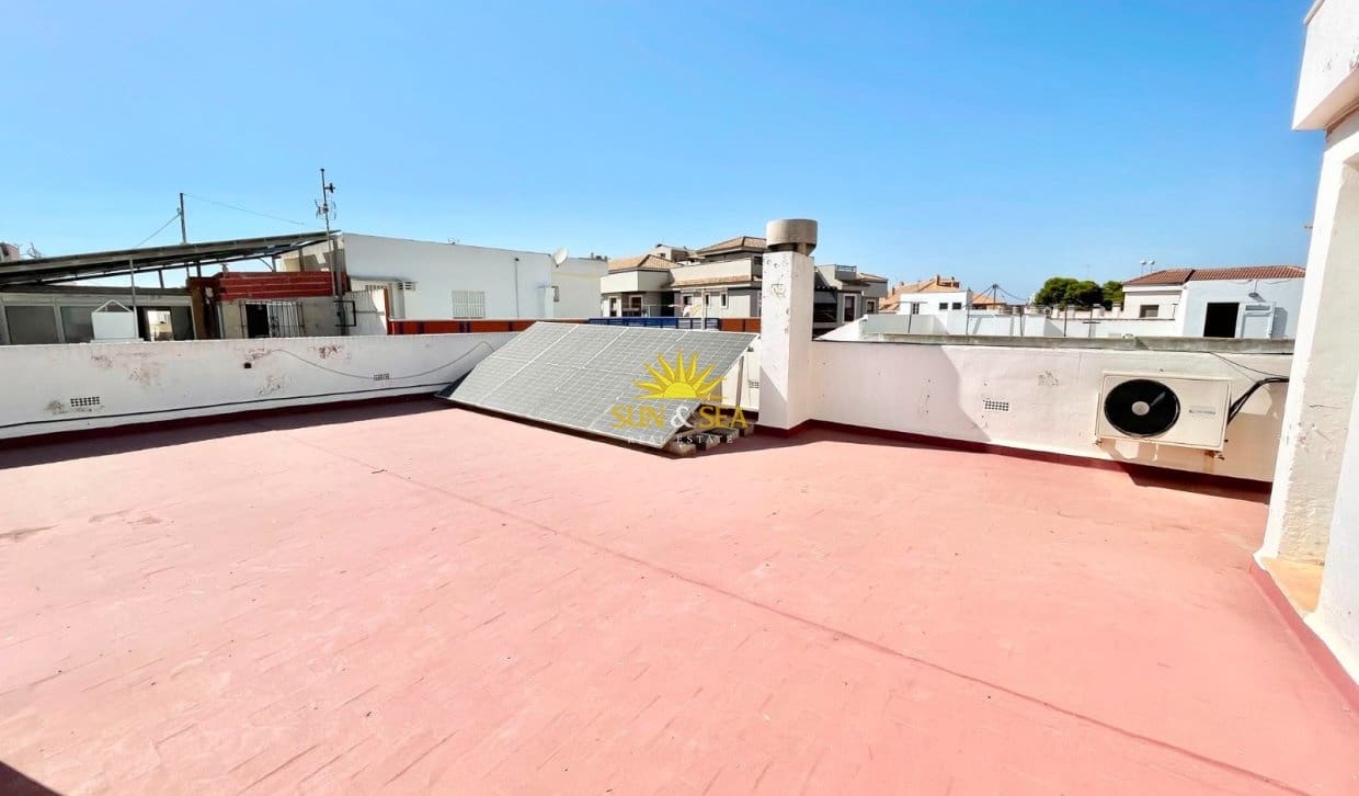 Villa/Maison de 4 chambres à louer à Los Alcazares avec garage - 2 200 € (Ref: 9965897)