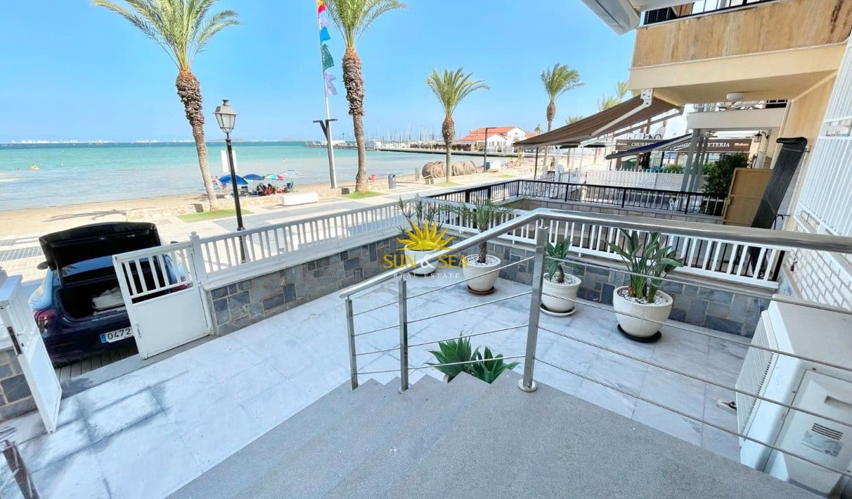 Villa/Maison de 4 chambres à louer à Los Alcazares avec garage - 2 200 € (Ref: 9965897)