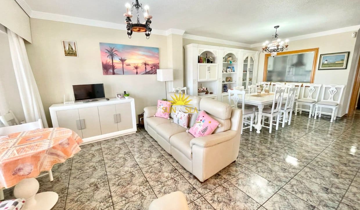 Villa/Maison de 4 chambres à louer à Los Alcazares avec garage - 2 200 € (Ref: 9965897)