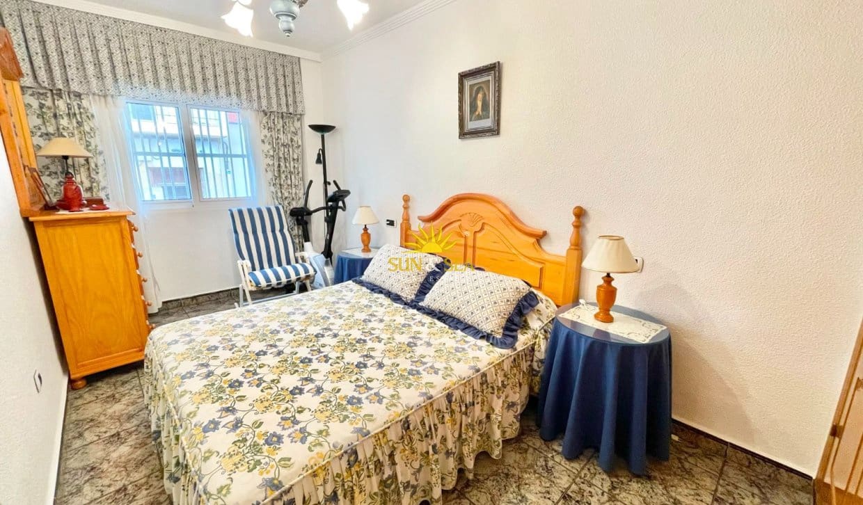 Villa/Maison de 4 chambres à louer à Los Alcazares avec garage - 2 200 € (Ref: 9965897)