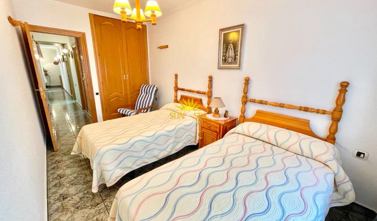 Villa/Maison de 4 chambres à louer à Los Alcazares avec garage - 2 200 € (Ref: 9965897)