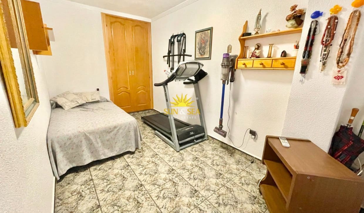 Villa/Maison de 4 chambres à louer à Los Alcazares avec garage - 2 200 € (Ref: 9965897)