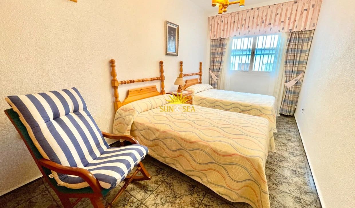 Villa/Maison de 4 chambres à louer à Los Alcazares avec garage - 2 200 € (Ref: 9965897)