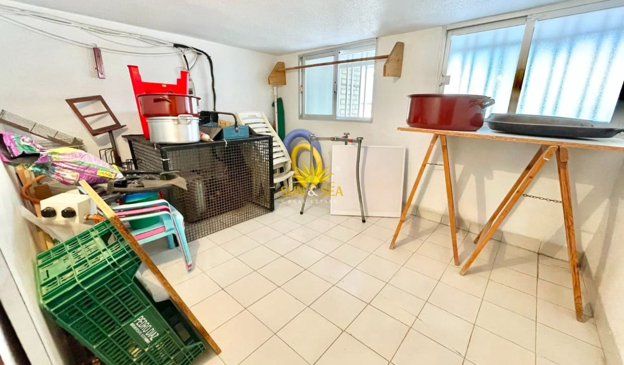 Villa/Maison de 4 chambres à louer à Los Alcazares avec garage - 2 200 € (Ref: 9965897)
