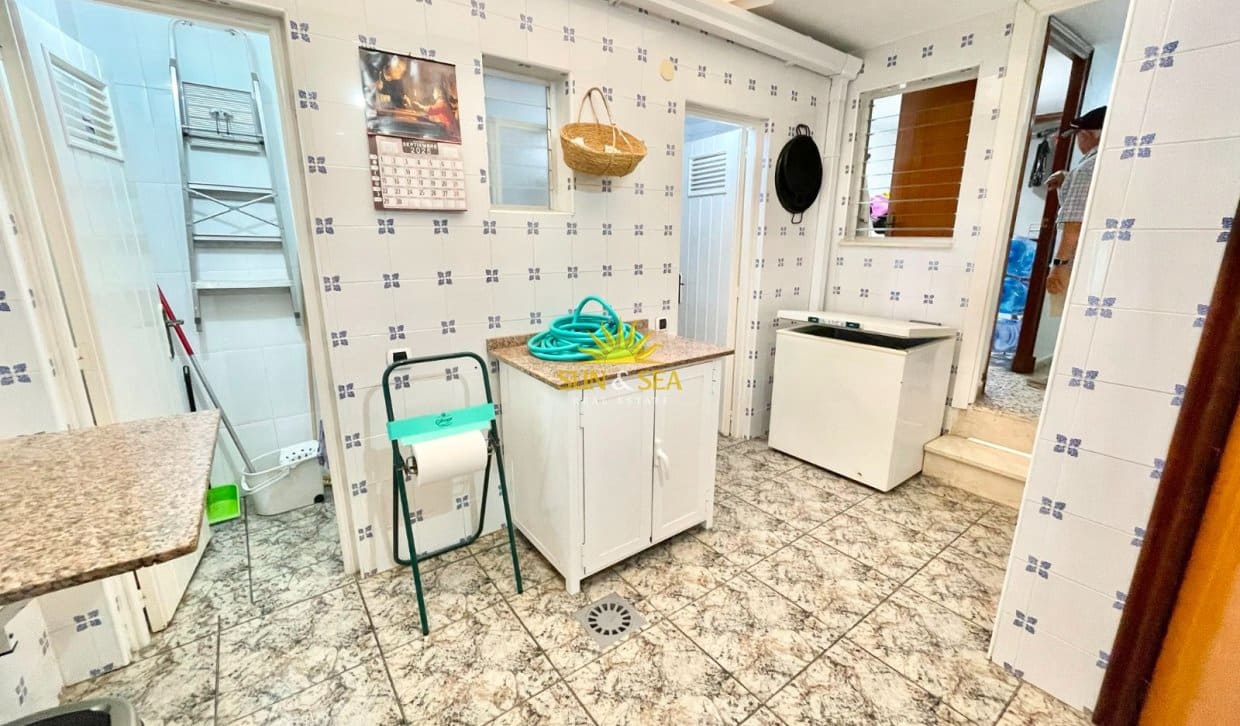 Villa/Maison de 4 chambres à louer à Los Alcazares avec garage - 2 200 € (Ref: 9965897)