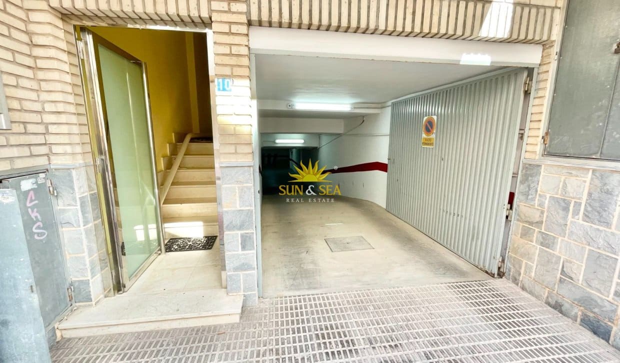 Villa/Maison de 4 chambres à louer à Los Alcazares avec garage - 2 200 € (Ref: 9965897)
