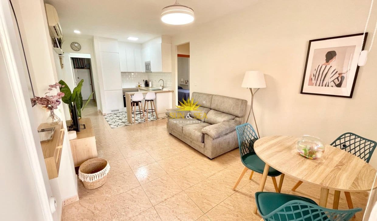 2 bedroom Semi-detached Villa for holiday rental in Torrevieja - € 800 (Ref: 9968854)