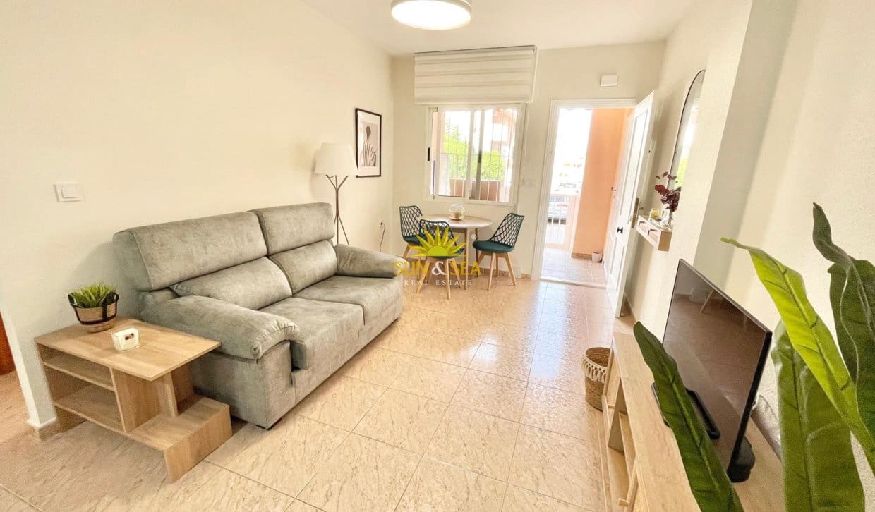 2 bedroom Semi-detached Villa for holiday rental in Torrevieja - € 800 (Ref: 9968854)