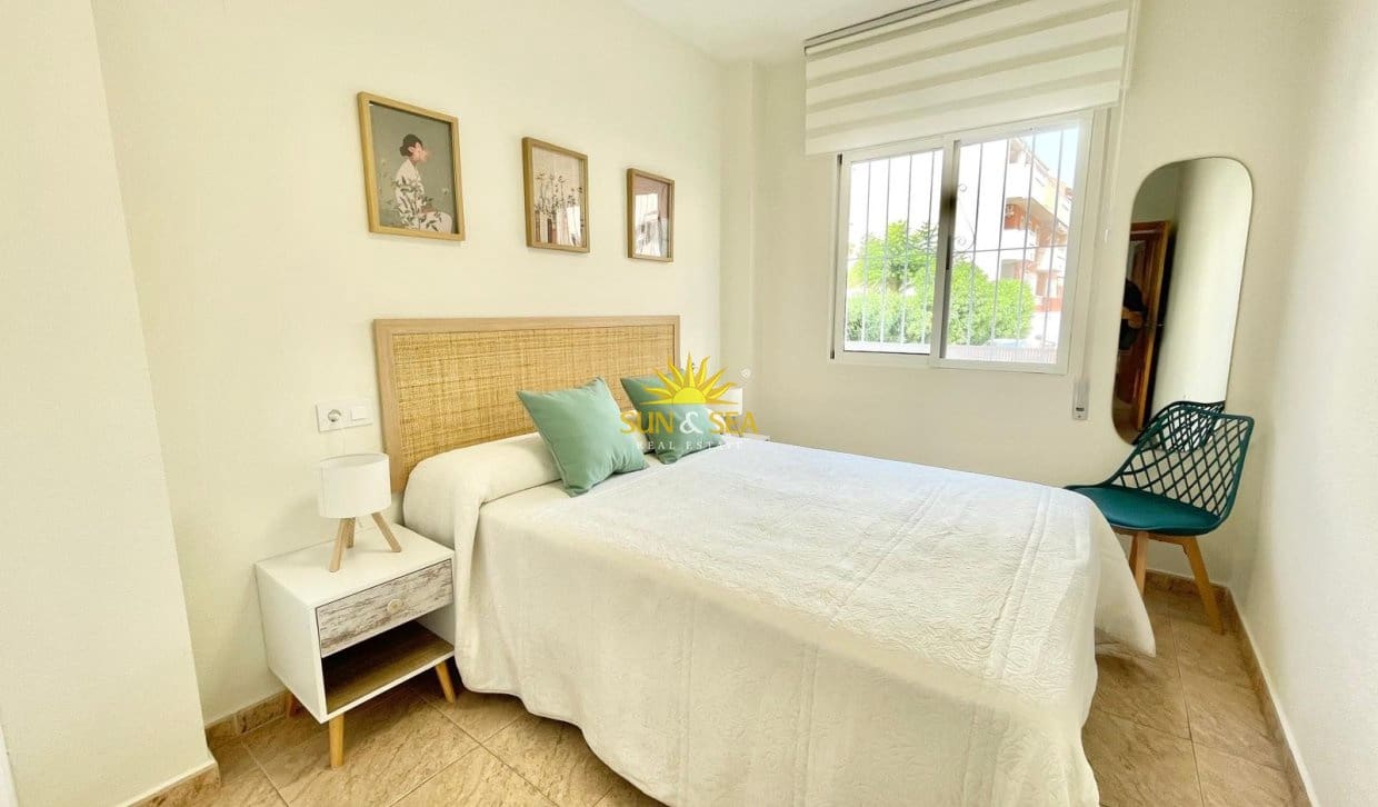 2 bedroom Semi-detached Villa for holiday rental in Torrevieja - € 800 (Ref: 9968854)