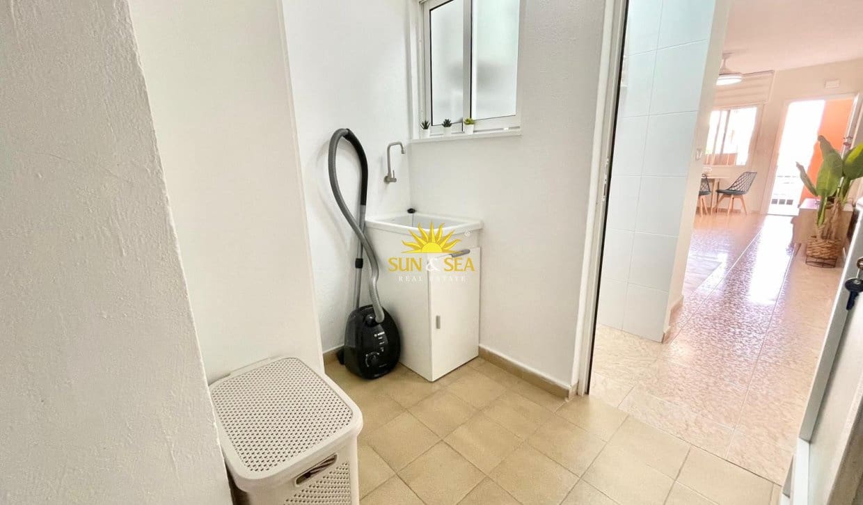 2 bedroom Semi-detached Villa for holiday rental in Torrevieja - € 800 (Ref: 9968854)