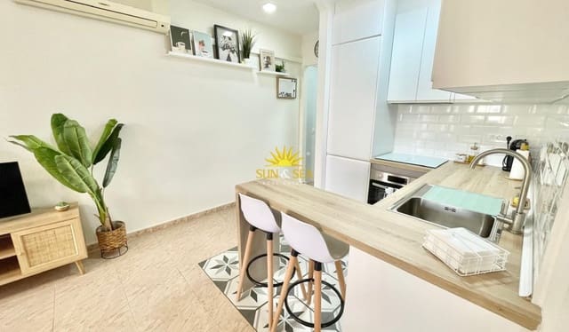 2 sovrum Semi-fristående Villa för semesterbostäder i Nueva Torrevieja, Torrevieja - 800 € (Ref: 9968854)