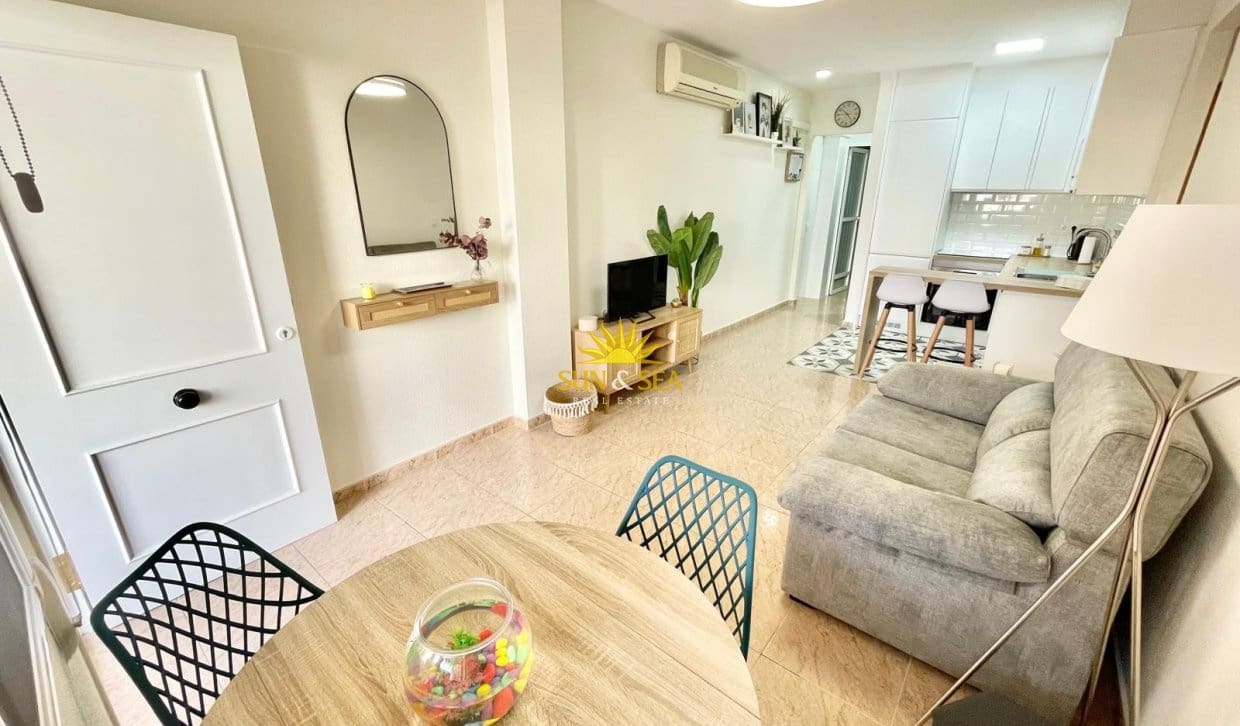 2 bedroom Semi-detached Villa for holiday rental in Torrevieja - € 800 (Ref: 9968854)