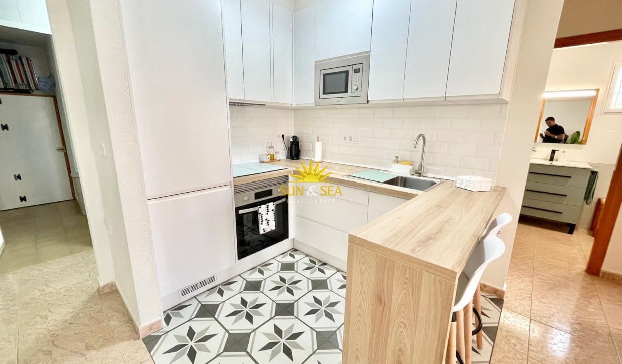 2 bedroom Semi-detached Villa for holiday rental in Torrevieja - € 800 (Ref: 9968854)