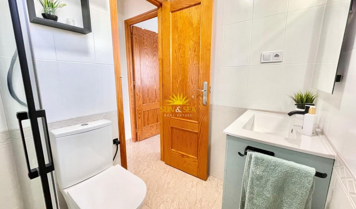 2 bedroom Semi-detached Villa for holiday rental in Torrevieja - € 800 (Ref: 9968854)