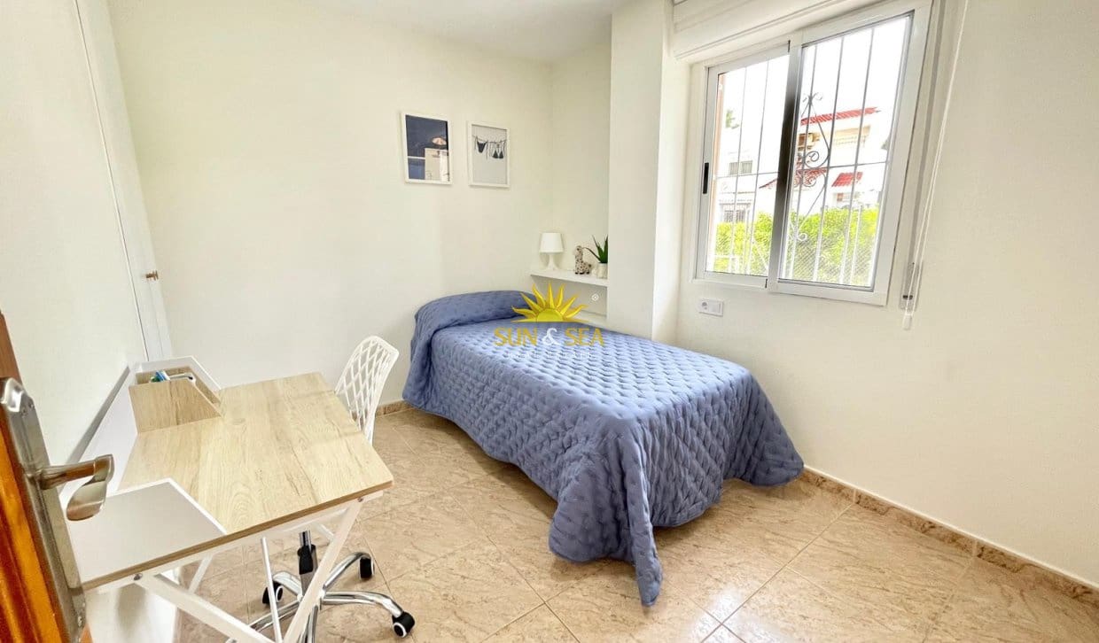 2 bedroom Semi-detached Villa for holiday rental in Torrevieja - € 800 (Ref: 9968854)