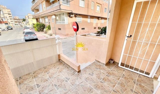 2 sovrum Semi-fristående Villa för semesterbostäder i Nueva Torrevieja, Torrevieja - 800 € (Ref: 9968854)