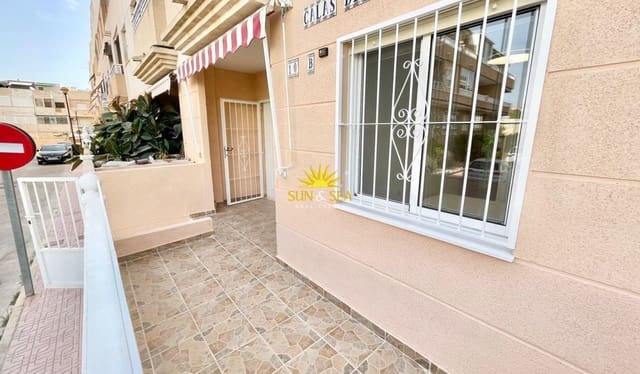 2 sovrum Semi-fristående Villa för semesterbostäder i Nueva Torrevieja, Torrevieja - 800 € (Ref: 9968854)