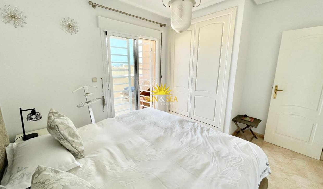 3 soveværelse Lejlighed til leje i Cabo de Palos med swimmingpool garage - € 900 (Ref: 9968855)